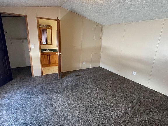 4th image of 42 Terrace Dr