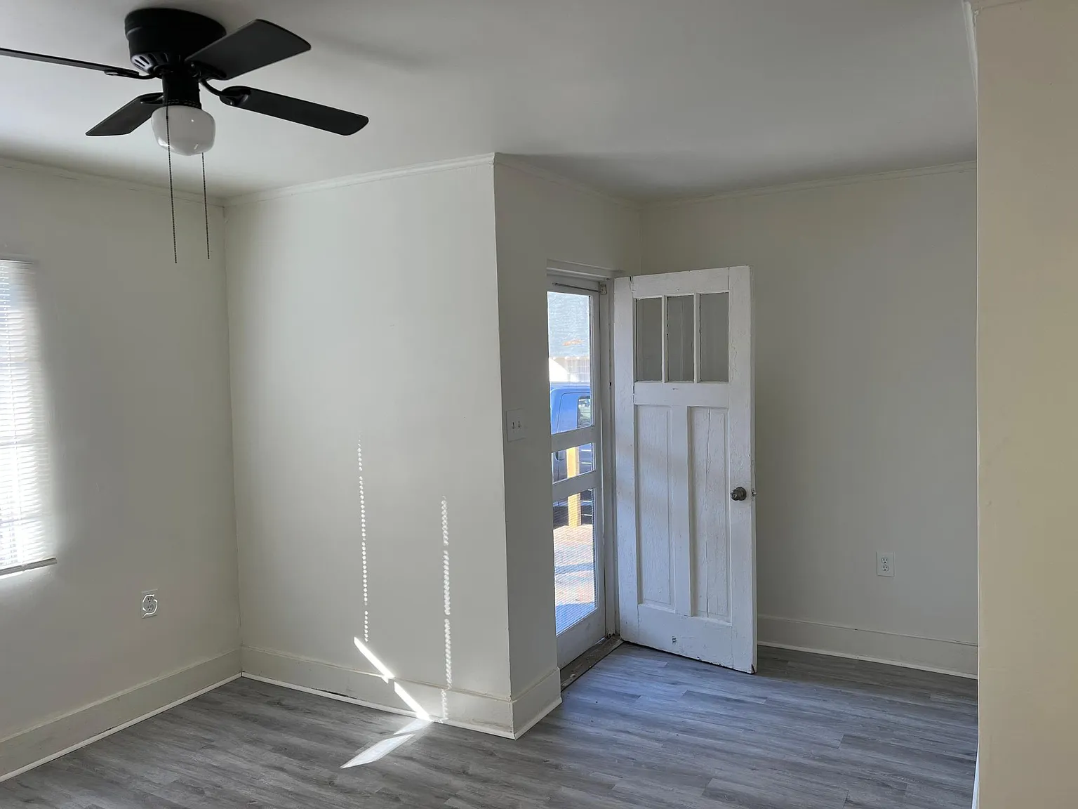 12 Earle Ct — Photo 1