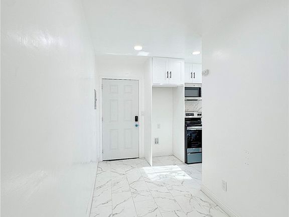 4th image of 1102 Larimore Ave #10