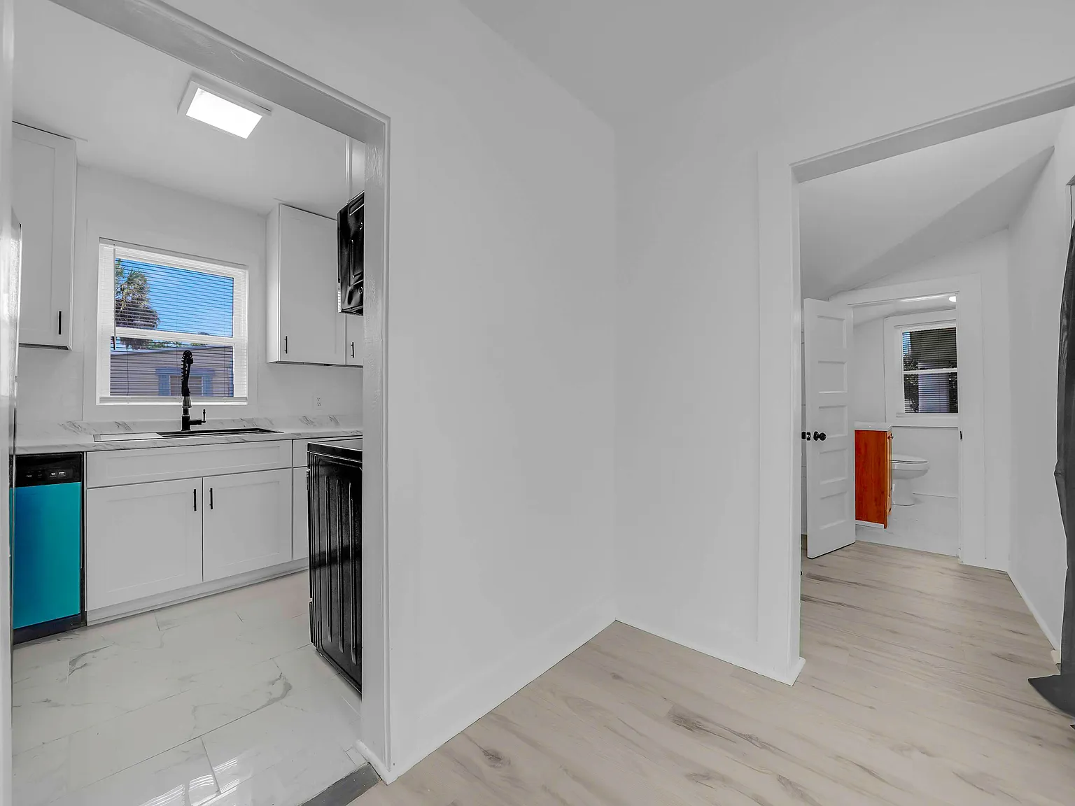 2 bed, 704 sqft, $1,395 — Photo 3