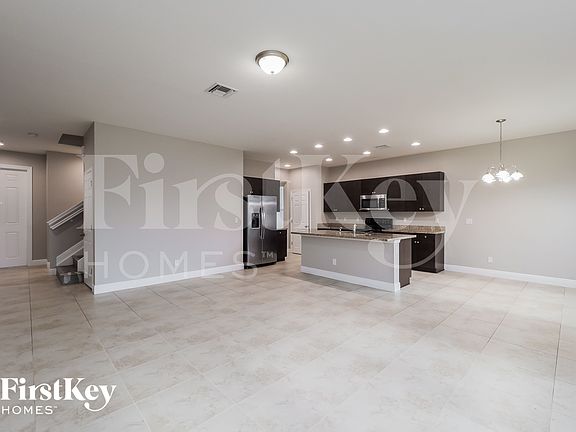 4th image of 1183 NW Leonardo Cir
