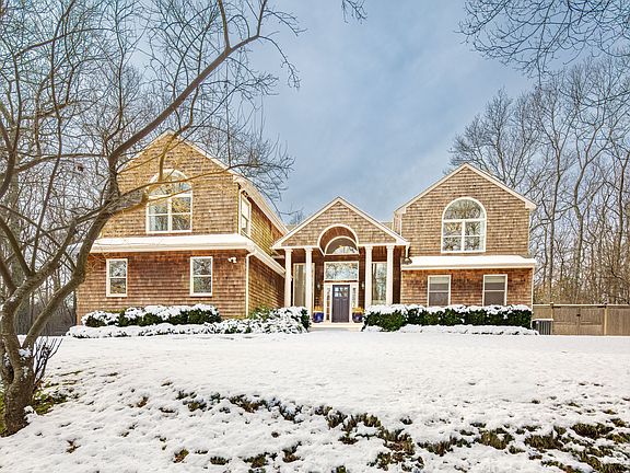 2nd image of 36 Rolling Hill Ct W