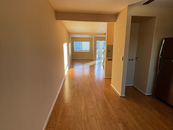 2nd image of 225 S Ventura Rd Unit 100