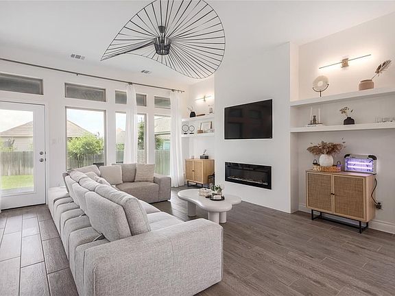 4th image of 304 Glen Arbor Dr