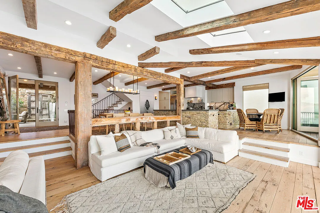 3 bed, 4.5 bath, 3375 sqft, $50,000 — Photo 4