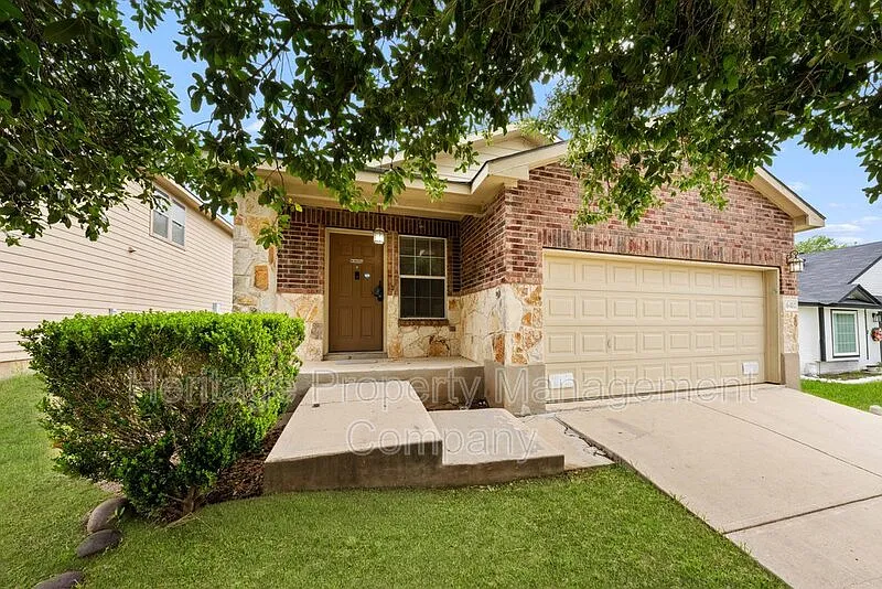 3 bed, 2.0 bath, 1319 sqft, $1,399 — Photo 3