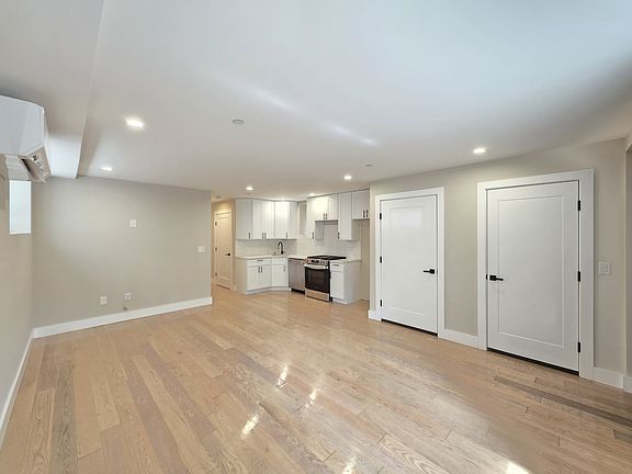 3rd image of 334 Van Duzer St #1