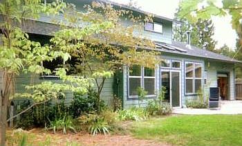 2nd image of 1611 Holiday Ln