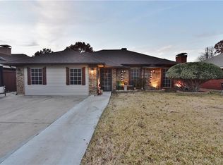 1051 Holly Ln, Cedar Hill, TX 75104