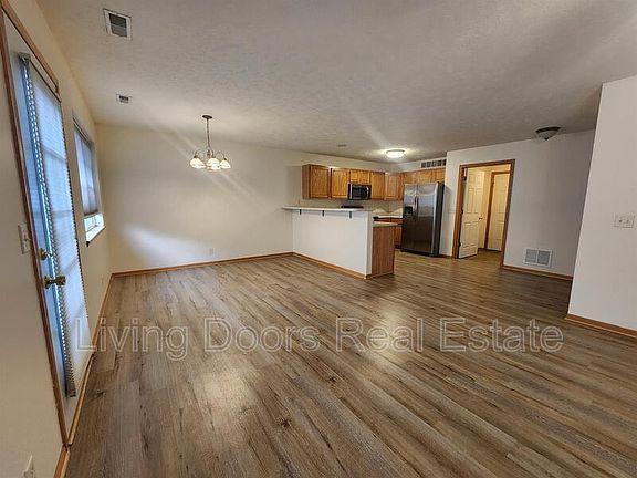 4th image of 6839 S 89th St