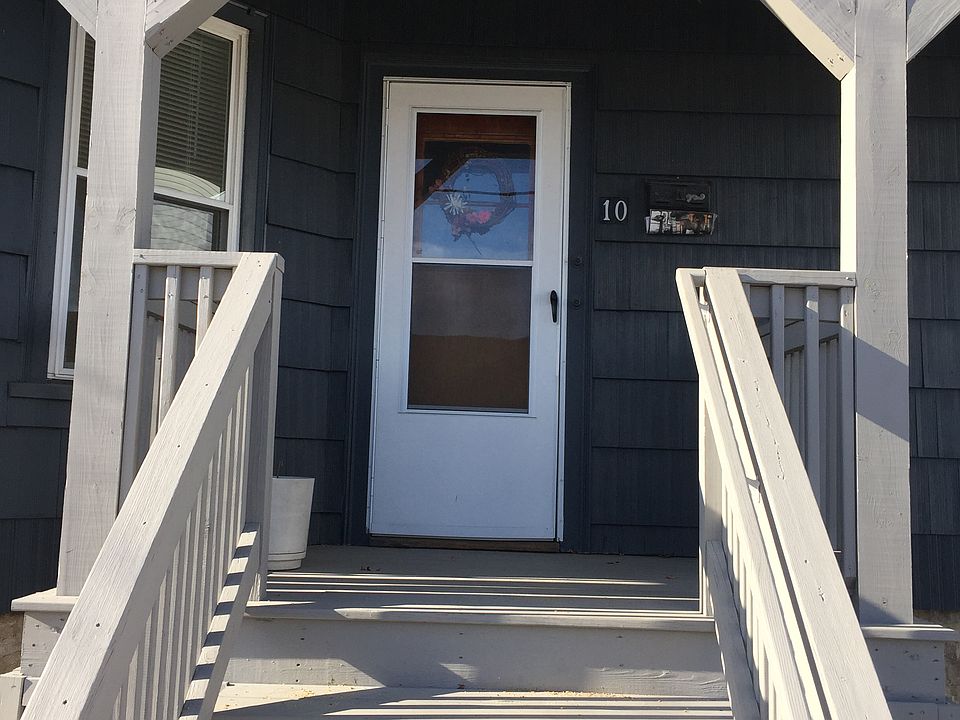 10 Schofield Ave Dudley MA 01571 Apartments For Rent Zillow