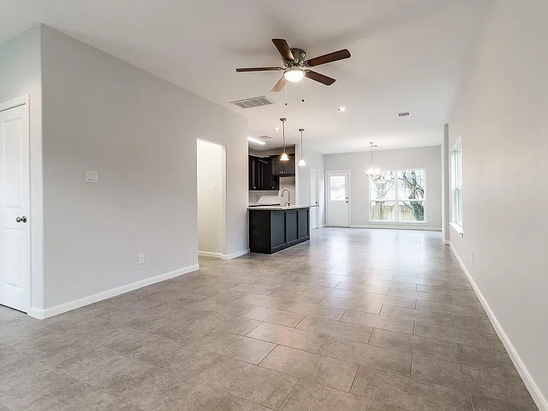 710 Barkley St #B — Photo 4