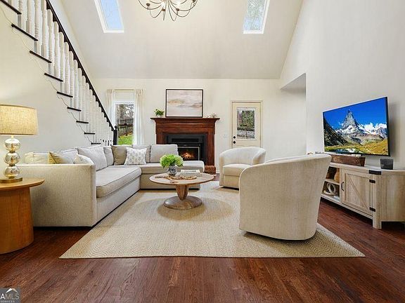 4th image of 2922 Cobb St