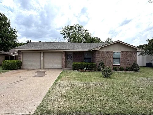 4830 Lovers Ln Photo 1