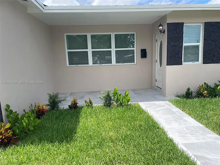 4241 Thomas St — Photo 3