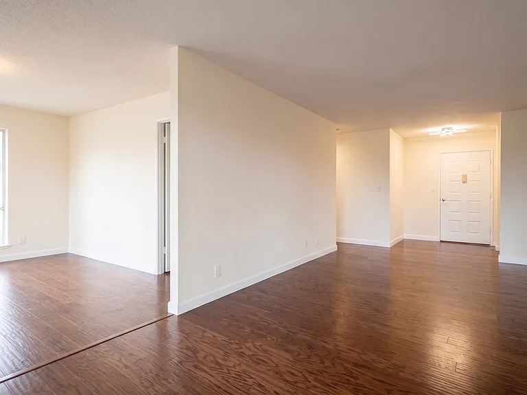8360 Greensboro Dr #524 — Photo 5