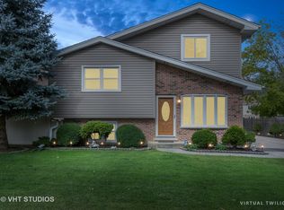 680 N Van Auken St, Elmhurst, IL 60126