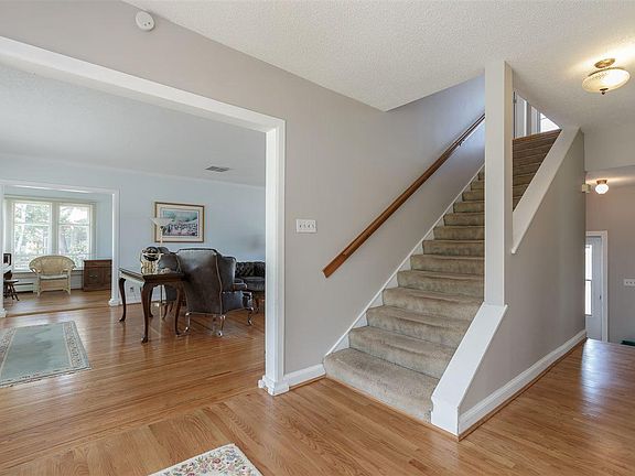2nd image of 1034 E Jackson Blvd