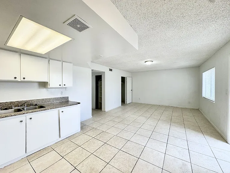 3427 E Cheyenne Ave #B — Photo 15