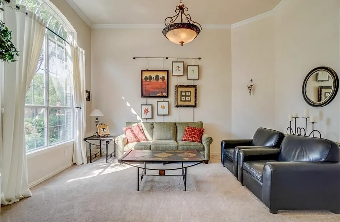 4 bed, 2577 sqft, $3,399 — Photo 3