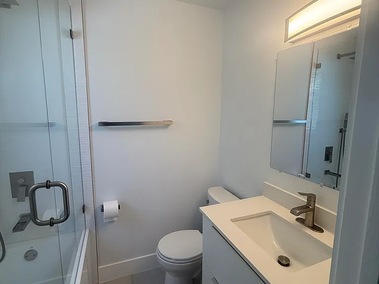 972 Jeffery St — Photo 11