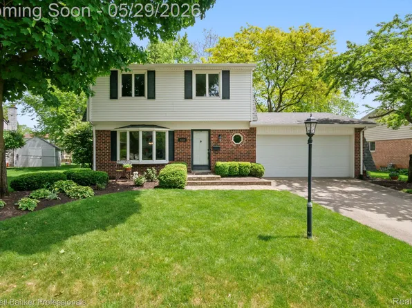 9310 Oakcliffe Dr, Plymouth, MI 48170