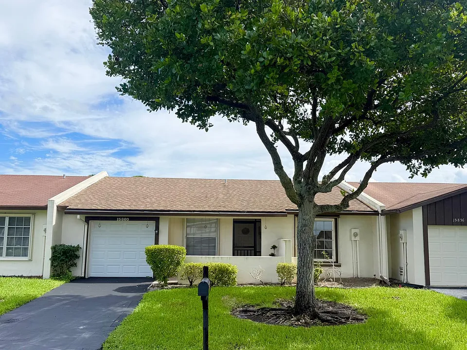 15860 Laurel Oak Cir