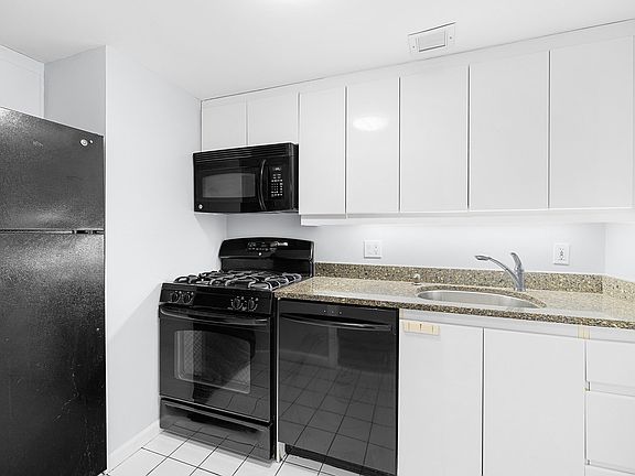 3rd image of 170 Tremont St APT 204