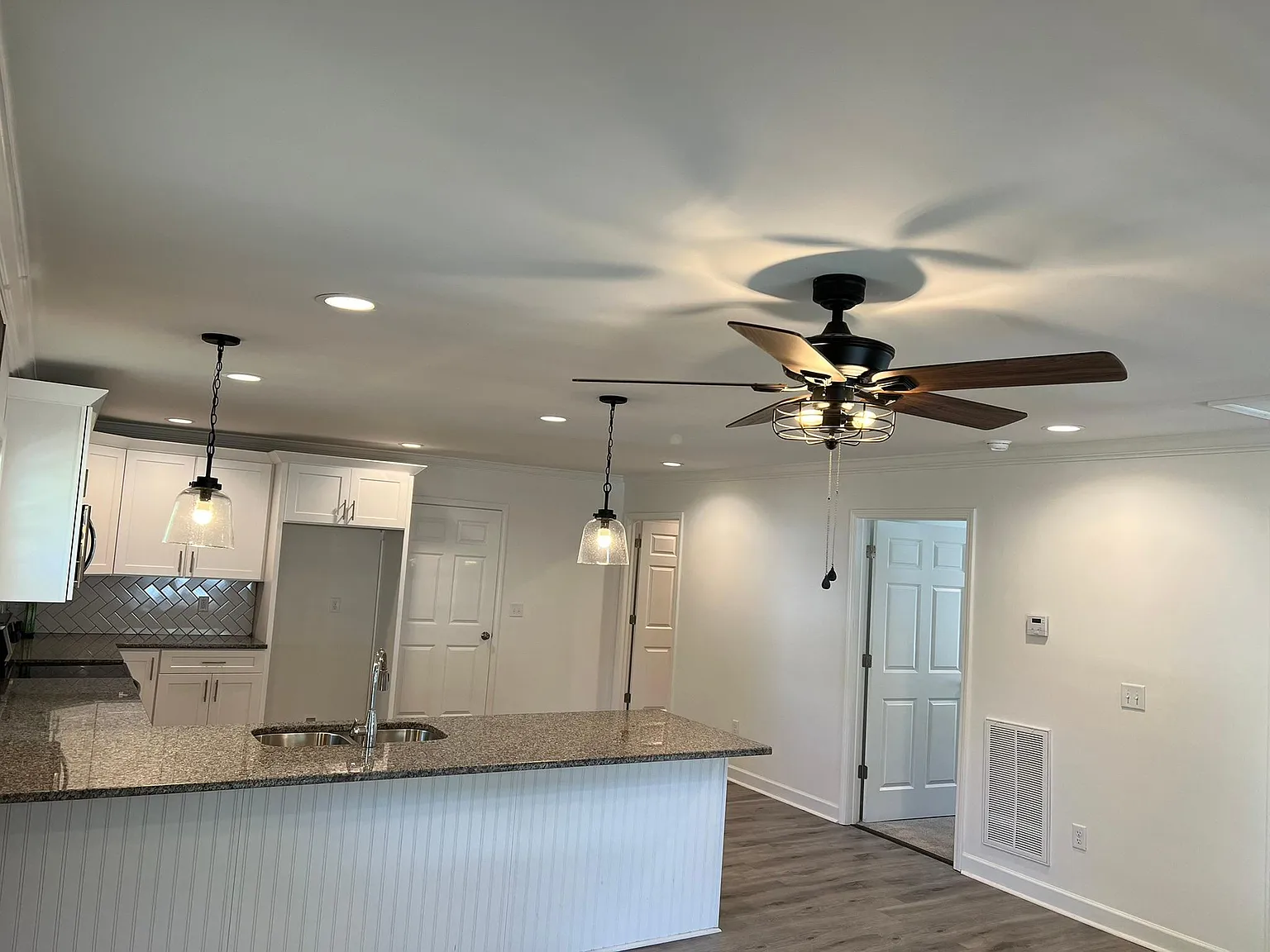 208 Heatherly Dr — Photo 1