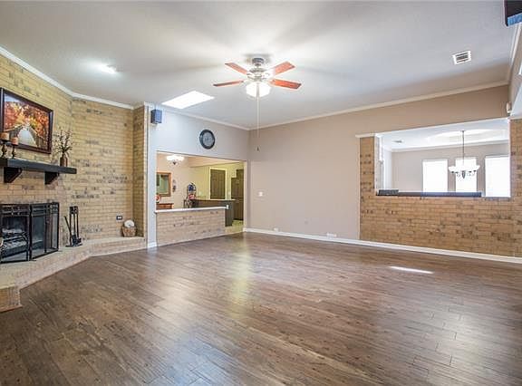 5th image of 718 Willow Brook Dr