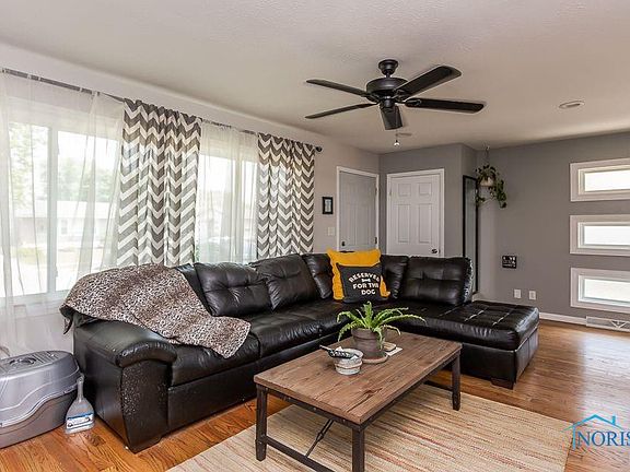 5th image of 1385 Cranbrook Dr