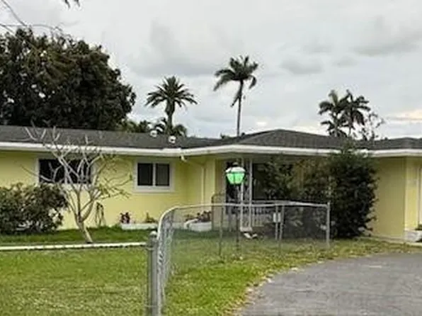 115 Entrada Drive, Hollywood, FL 33021