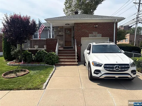 100 Crescent Ave, Cliffside Park, NJ 07010