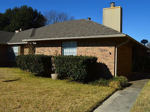 2nd image of 2205 Saint Vincent Ct