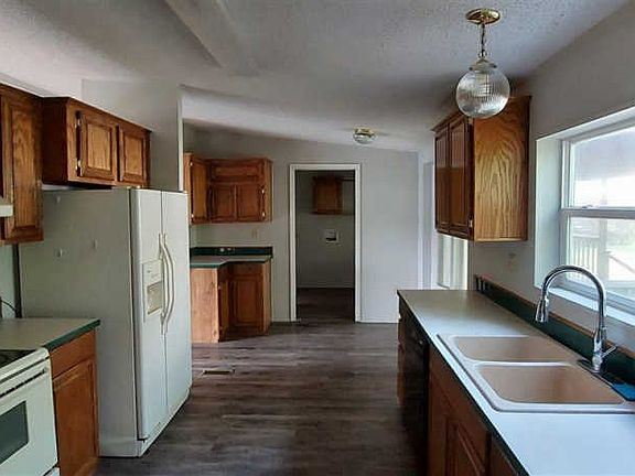 3rd image of 16265 Carole Dr