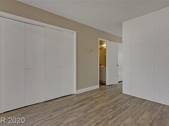 5th image of 542 Greenbriar Dr House 4