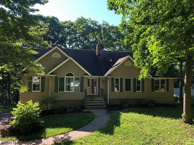 1st image of 301 Darys Pl