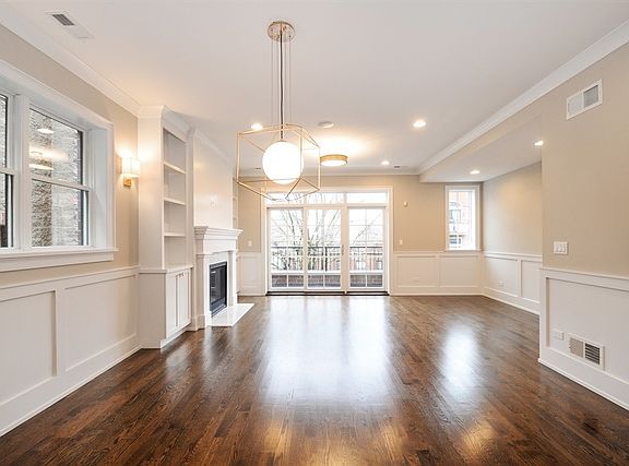 4th image of 3729 N Wilton Ave APT 3N