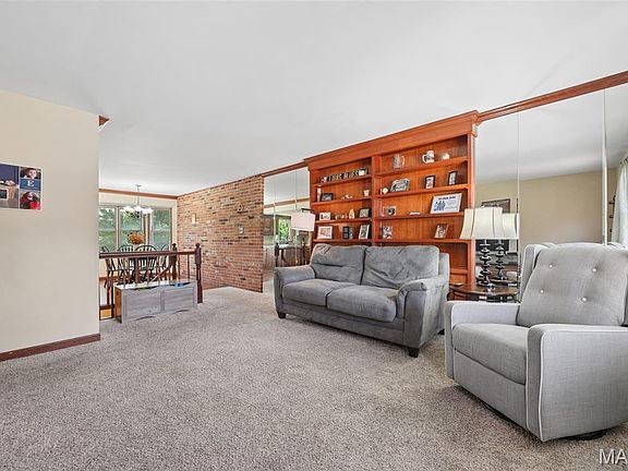 4th image of 19 Brittany Ct