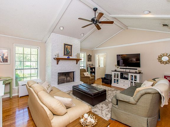 4th image of 8811 Sharlane Dr