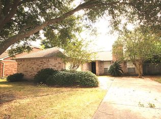 10830 E Idlewood Dr, La Porte, TX 77571