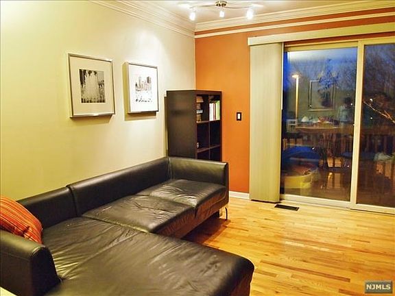 3rd image of 6 Essex St APT H41