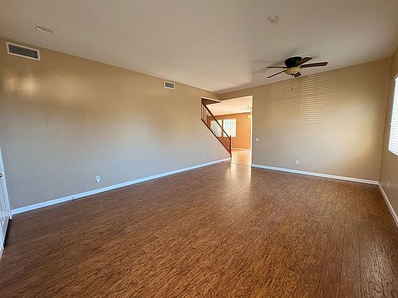 5th image of 15131 Crane St