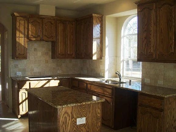 KITCHEN IS FULLY LOADED WITH GRANITE, STAINLESS STEEL APPLIANCES, DOUBLE OVEN, ISLAND KITCHEN, 42' C