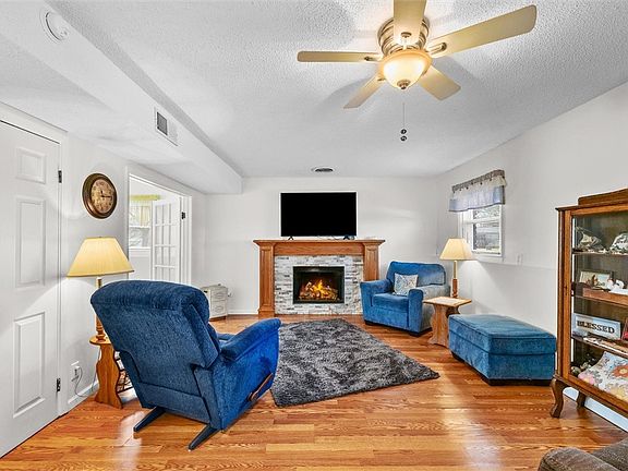 5th image of 512 Norton Dr
