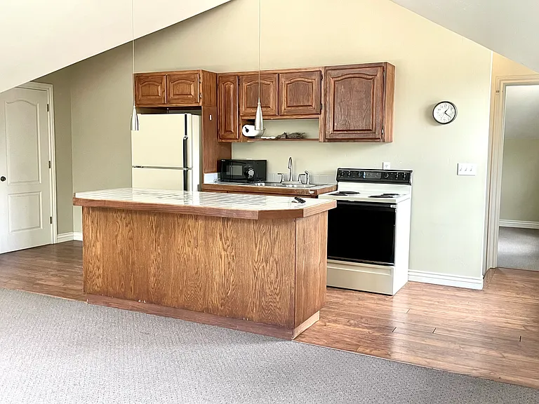 498 Twelve Oaks Dr #1 — Photo 5