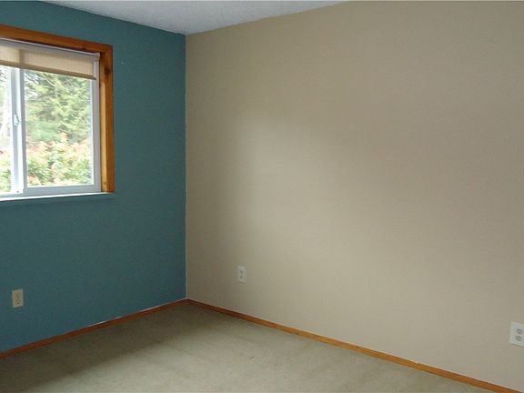 4th image of 9819 Overlook Dr NW