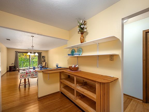 5th image of 606 Pondhurst Dr