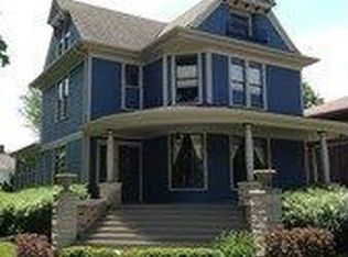 301 W Judd St, Woodstock, IL 60098