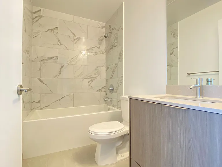 36 Manor Rd E #302 — Photo 8